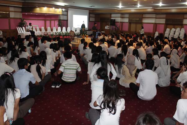 โครงการค่ายปลูกฝังคุณลักษณะความเป็นครูและเสริมประสบการณ์วิชาชีพครูสำหรับนิสิต/นักศึกษา ทุนโครงการ สควค. ปี 2555 ภาพที่ 970