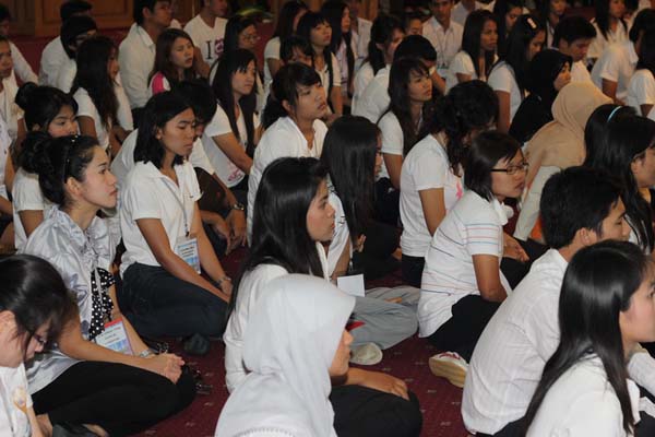 โครงการค่ายปลูกฝังคุณลักษณะความเป็นครูและเสริมประสบการณ์วิชาชีพครูสำหรับนิสิต/นักศึกษา ทุนโครงการ สควค. ปี 2555 ภาพที่ 990