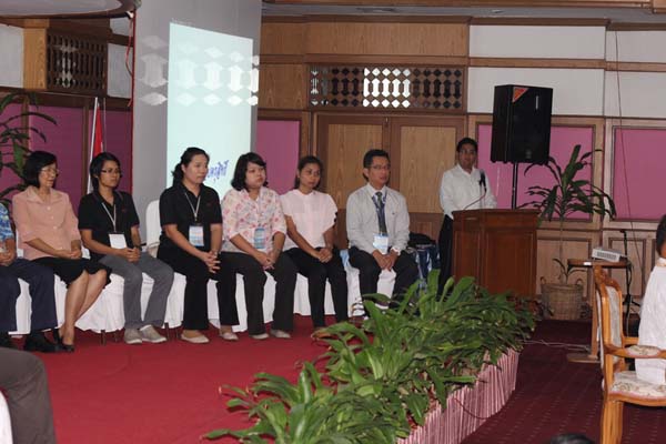 โครงการค่ายปลูกฝังคุณลักษณะความเป็นครูและเสริมประสบการณ์วิชาชีพครูสำหรับนิสิต/นักศึกษา ทุนโครงการ สควค. ปี 2555 ภาพที่ 1011