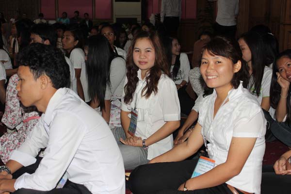 โครงการค่ายปลูกฝังคุณลักษณะความเป็นครูและเสริมประสบการณ์วิชาชีพครูสำหรับนิสิต/นักศึกษา ทุนโครงการ สควค. ปี 2555 ภาพที่ 1057
