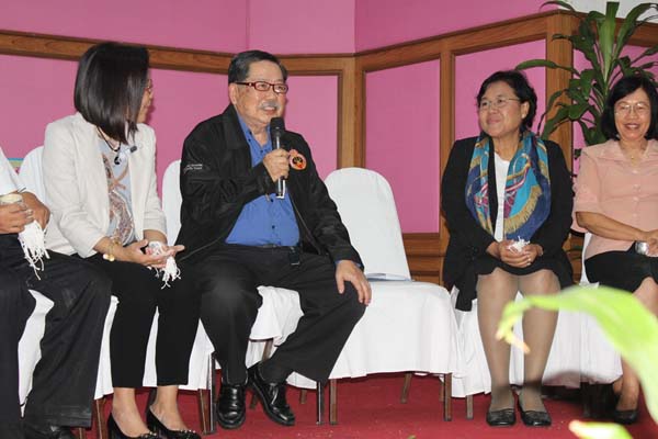 โครงการค่ายปลูกฝังคุณลักษณะความเป็นครูและเสริมประสบการณ์วิชาชีพครูสำหรับนิสิต/นักศึกษา ทุนโครงการ สควค. ปี 2555 ภาพที่ 1076