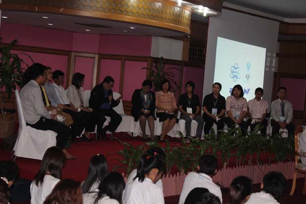 โครงการค่ายปลูกฝังคุณลักษณะความเป็นครูและเสริมประสบการณ์วิชาชีพครูสำหรับนิสิต/นักศึกษา ทุนโครงการ สควค. ปี 2555 ภาพที่ 1079