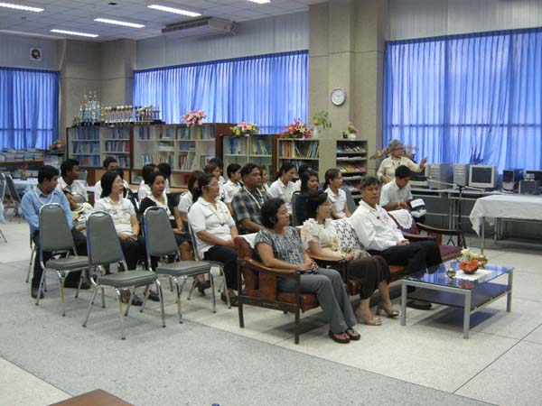 กิจกรรมสืบสานประเพณีสงกรานต์ คณะศึกษาศาสตร์ ปี 2555