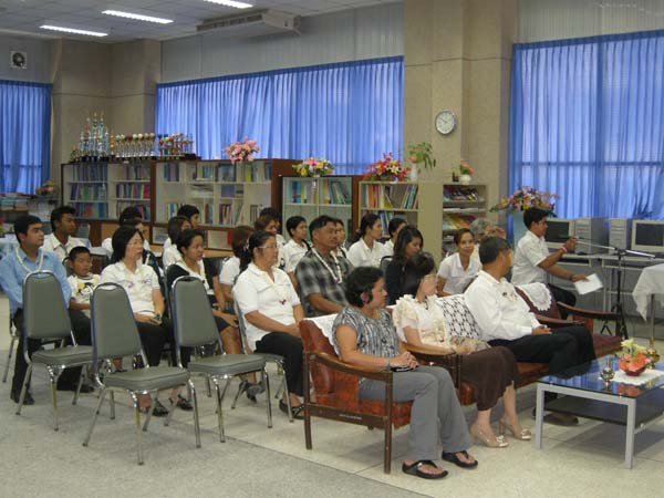 กิจกรรมสืบสานประเพณีสงกรานต์ คณะศึกษาศาสตร์ ปี 2555 ภาพที่ 2