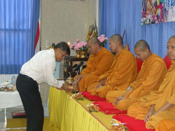 กิจกรรมสืบสานประเพณีสงกรานต์ คณะศึกษาศาสตร์ ปี 2555 ภาพที่ 16