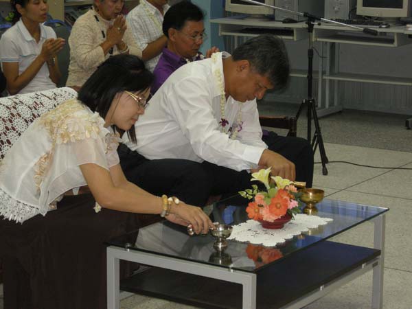 กิจกรรมสืบสานประเพณีสงกรานต์ คณะศึกษาศาสตร์ ปี 2555 ภาพที่ 20