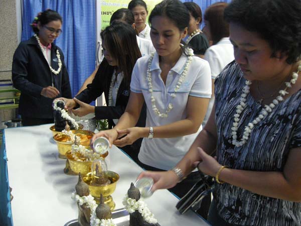กิจกรรมสืบสานประเพณีสงกรานต์ คณะศึกษาศาสตร์ ปี 2555 ภาพที่ 22