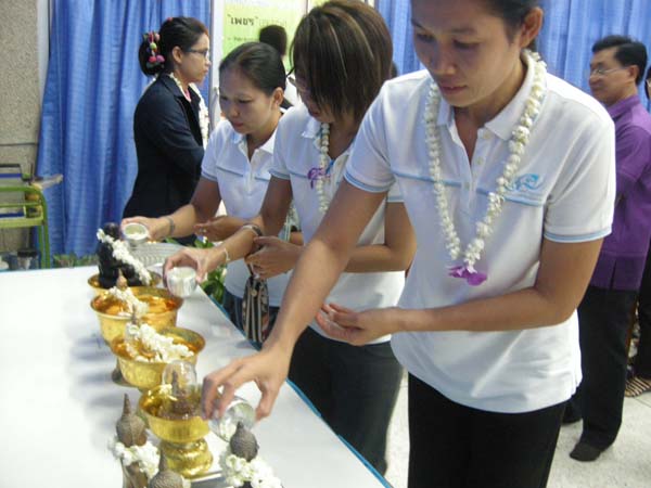 กิจกรรมสืบสานประเพณีสงกรานต์ คณะศึกษาศาสตร์ ปี 2555 ภาพที่ 23