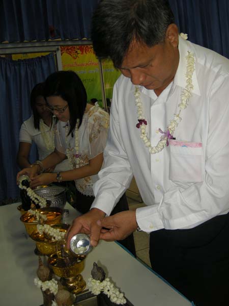 กิจกรรมสืบสานประเพณีสงกรานต์ คณะศึกษาศาสตร์ ปี 2555 ภาพที่ 26