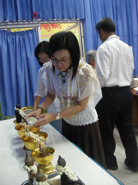 กิจกรรมสืบสานประเพณีสงกรานต์ คณะศึกษาศาสตร์ ปี 2555 ภาพที่ 27