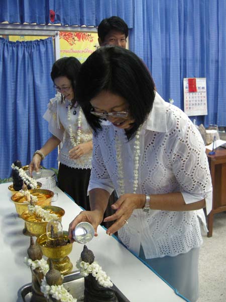 กิจกรรมสืบสานประเพณีสงกรานต์ คณะศึกษาศาสตร์ ปี 2555 ภาพที่ 30