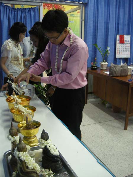 กิจกรรมสืบสานประเพณีสงกรานต์ คณะศึกษาศาสตร์ ปี 2555 ภาพที่ 33