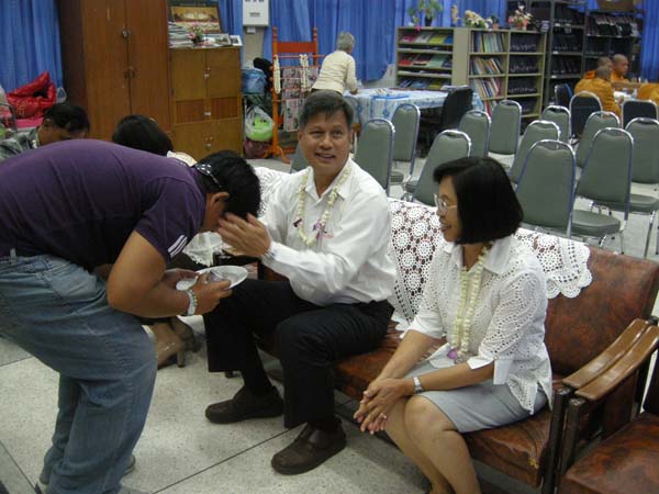 กิจกรรมสืบสานประเพณีสงกรานต์ คณะศึกษาศาสตร์ ปี 2555 ภาพที่ 38