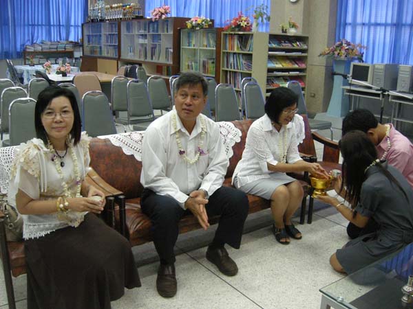 กิจกรรมสืบสานประเพณีสงกรานต์ คณะศึกษาศาสตร์ ปี 2555 ภาพที่ 41