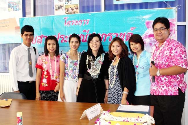 โครงการสืบสานประเพณีวันสงกรานต ์ วันอังคารที่ 9 เมษายน 2556 เวลา 08.30 - 13.00 น. ณ ห้องแหล่งการเรียนรู้ คณะศึกษาศาสตร์ มหาวิทยาลัยทักษิณ ภาพที่ 23