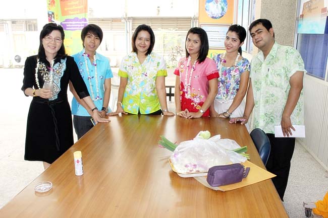 โครงการสืบสานประเพณีวันสงกรานต ์ วันอังคารที่ 9 เมษายน 2556 เวลา 08.30 - 13.00 น. ณ ห้องแหล่งการเรียนรู้ คณะศึกษาศาสตร์ มหาวิทยาลัยทักษิณ ภาพที่ 25