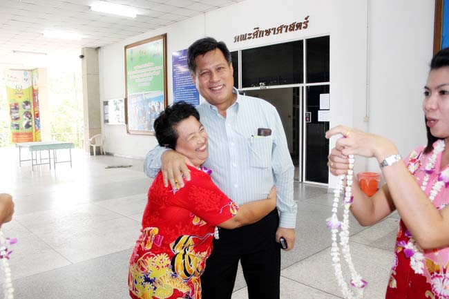 โครงการสืบสานประเพณีวันสงกรานต ์ วันอังคารที่ 9 เมษายน 2556 เวลา 08.30 - 13.00 น. ณ ห้องแหล่งการเรียนรู้ คณะศึกษาศาสตร์ มหาวิทยาลัยทักษิณ ภาพที่ 26