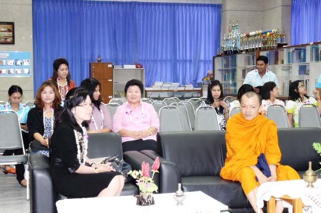 โครงการสืบสานประเพณีวันสงกรานต ์ วันอังคารที่ 9 เมษายน 2556 เวลา 08.30 - 13.00 น. ณ ห้องแหล่งการเรียนรู้ คณะศึกษาศาสตร์ มหาวิทยาลัยทักษิณ ภาพที่ 35