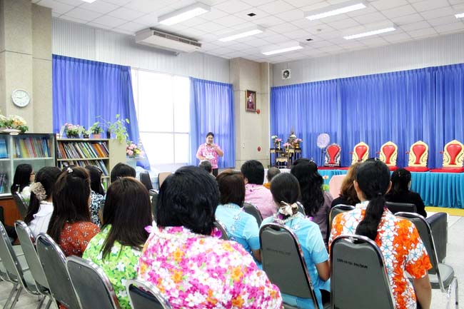 โครงการสืบสานประเพณีวันสงกรานต ์ วันอังคารที่ 9 เมษายน 2556 เวลา 08.30 - 13.00 น. ณ ห้องแหล่งการเรียนรู้ คณะศึกษาศาสตร์ มหาวิทยาลัยทักษิณ ภาพที่ 39