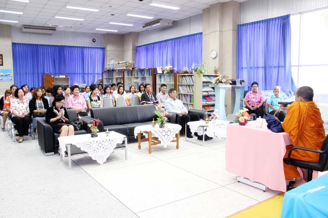 โครงการสืบสานประเพณีวันสงกรานต ์ วันอังคารที่ 9 เมษายน 2556 เวลา 08.30 - 13.00 น. ณ ห้องแหล่งการเรียนรู้ คณะศึกษาศาสตร์ มหาวิทยาลัยทักษิณ ภาพที่ 55