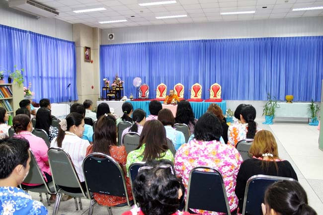 โครงการสืบสานประเพณีวันสงกรานต ์ วันอังคารที่ 9 เมษายน 2556 เวลา 08.30 - 13.00 น. ณ ห้องแหล่งการเรียนรู้ คณะศึกษาศาสตร์ มหาวิทยาลัยทักษิณ ภาพที่ 64