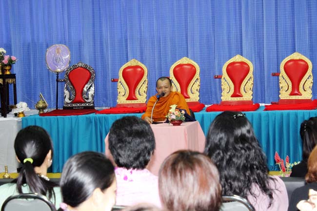 โครงการสืบสานประเพณีวันสงกรานต ์ วันอังคารที่ 9 เมษายน 2556 เวลา 08.30 - 13.00 น. ณ ห้องแหล่งการเรียนรู้ คณะศึกษาศาสตร์ มหาวิทยาลัยทักษิณ ภาพที่ 65