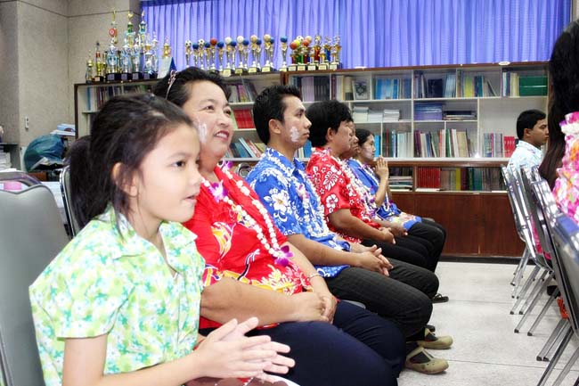 โครงการสืบสานประเพณีวันสงกรานต ์ วันอังคารที่ 9 เมษายน 2556 เวลา 08.30 - 13.00 น. ณ ห้องแหล่งการเรียนรู้ คณะศึกษาศาสตร์ มหาวิทยาลัยทักษิณ ภาพที่ 66