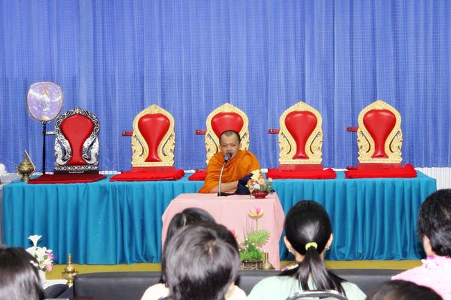 โครงการสืบสานประเพณีวันสงกรานต ์ วันอังคารที่ 9 เมษายน 2556 เวลา 08.30 - 13.00 น. ณ ห้องแหล่งการเรียนรู้ คณะศึกษาศาสตร์ มหาวิทยาลัยทักษิณ ภาพที่ 71