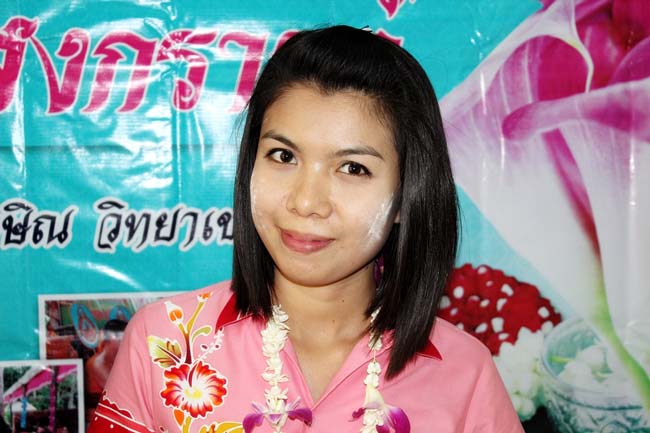 โครงการสืบสานประเพณีวันสงกรานต ์ วันอังคารที่ 9 เมษายน 2556 เวลา 08.30 - 13.00 น. ณ ห้องแหล่งการเรียนรู้ คณะศึกษาศาสตร์ มหาวิทยาลัยทักษิณ ภาพที่ 76