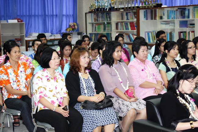โครงการสืบสานประเพณีวันสงกรานต ์ วันอังคารที่ 9 เมษายน 2556 เวลา 08.30 - 13.00 น. ณ ห้องแหล่งการเรียนรู้ คณะศึกษาศาสตร์ มหาวิทยาลัยทักษิณ ภาพที่ 78