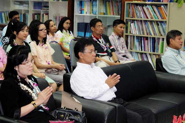 โครงการสืบสานประเพณีวันสงกรานต ์ วันอังคารที่ 9 เมษายน 2556 เวลา 08.30 - 13.00 น. ณ ห้องแหล่งการเรียนรู้ คณะศึกษาศาสตร์ มหาวิทยาลัยทักษิณ ภาพที่ 80
