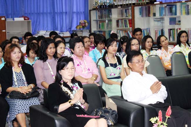 โครงการสืบสานประเพณีวันสงกรานต ์ วันอังคารที่ 9 เมษายน 2556 เวลา 08.30 - 13.00 น. ณ ห้องแหล่งการเรียนรู้ คณะศึกษาศาสตร์ มหาวิทยาลัยทักษิณ ภาพที่ 81