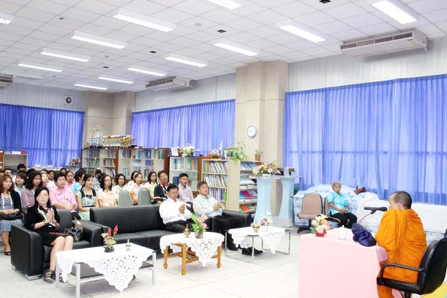 โครงการสืบสานประเพณีวันสงกรานต ์ วันอังคารที่ 9 เมษายน 2556 เวลา 08.30 - 13.00 น. ณ ห้องแหล่งการเรียนรู้ คณะศึกษาศาสตร์ มหาวิทยาลัยทักษิณ ภาพที่ 96