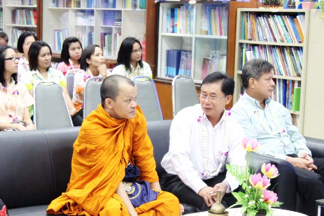 โครงการสืบสานประเพณีวันสงกรานต ์ วันอังคารที่ 9 เมษายน 2556 เวลา 08.30 - 13.00 น. ณ ห้องแหล่งการเรียนรู้ คณะศึกษาศาสตร์ มหาวิทยาลัยทักษิณ ภาพที่ 102