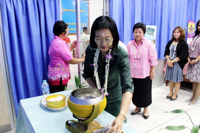 โครงการสืบสานประเพณีวันสงกรานต ์ วันอังคารที่ 9 เมษายน 2556 เวลา 08.30 - 13.00 น. ณ ห้องแหล่งการเรียนรู้ คณะศึกษาศาสตร์ มหาวิทยาลัยทักษิณ ภาพที่ 154