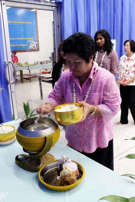 โครงการสืบสานประเพณีวันสงกรานต ์ วันอังคารที่ 9 เมษายน 2556 เวลา 08.30 - 13.00 น. ณ ห้องแหล่งการเรียนรู้ คณะศึกษาศาสตร์ มหาวิทยาลัยทักษิณ ภาพที่ 156