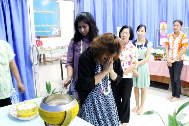 โครงการสืบสานประเพณีวันสงกรานต ์ วันอังคารที่ 9 เมษายน 2556 เวลา 08.30 - 13.00 น. ณ ห้องแหล่งการเรียนรู้ คณะศึกษาศาสตร์ มหาวิทยาลัยทักษิณ ภาพที่ 157