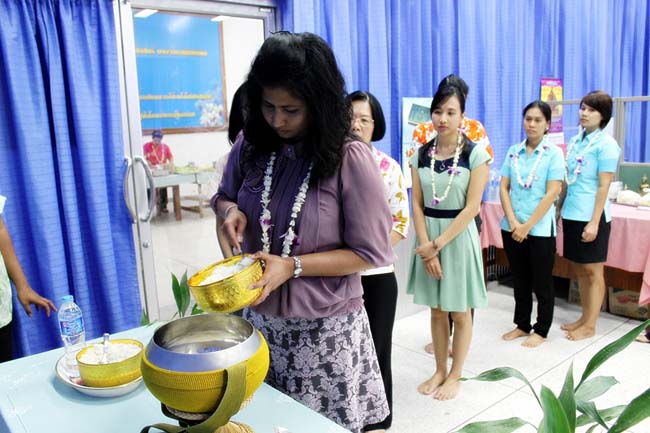โครงการสืบสานประเพณีวันสงกรานต ์ วันอังคารที่ 9 เมษายน 2556 เวลา 08.30 - 13.00 น. ณ ห้องแหล่งการเรียนรู้ คณะศึกษาศาสตร์ มหาวิทยาลัยทักษิณ ภาพที่ 158