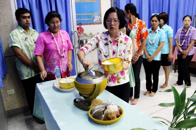 โครงการสืบสานประเพณีวันสงกรานต ์ วันอังคารที่ 9 เมษายน 2556 เวลา 08.30 - 13.00 น. ณ ห้องแหล่งการเรียนรู้ คณะศึกษาศาสตร์ มหาวิทยาลัยทักษิณ ภาพที่ 160
