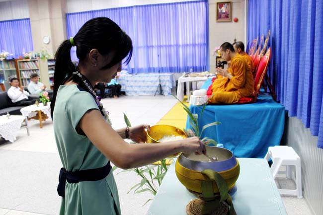 โครงการสืบสานประเพณีวันสงกรานต ์ วันอังคารที่ 9 เมษายน 2556 เวลา 08.30 - 13.00 น. ณ ห้องแหล่งการเรียนรู้ คณะศึกษาศาสตร์ มหาวิทยาลัยทักษิณ ภาพที่ 162
