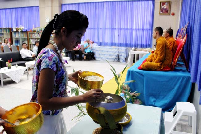 โครงการสืบสานประเพณีวันสงกรานต ์ วันอังคารที่ 9 เมษายน 2556 เวลา 08.30 - 13.00 น. ณ ห้องแหล่งการเรียนรู้ คณะศึกษาศาสตร์ มหาวิทยาลัยทักษิณ ภาพที่ 166
