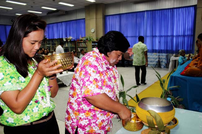 โครงการสืบสานประเพณีวันสงกรานต ์ วันอังคารที่ 9 เมษายน 2556 เวลา 08.30 - 13.00 น. ณ ห้องแหล่งการเรียนรู้ คณะศึกษาศาสตร์ มหาวิทยาลัยทักษิณ ภาพที่ 168