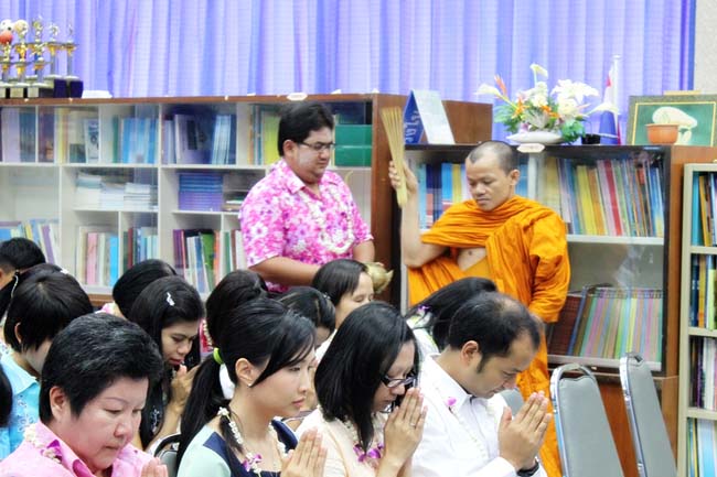 โครงการสืบสานประเพณีวันสงกรานต ์ วันอังคารที่ 9 เมษายน 2556 เวลา 08.30 - 13.00 น. ณ ห้องแหล่งการเรียนรู้ คณะศึกษาศาสตร์ มหาวิทยาลัยทักษิณ ภาพที่ 193