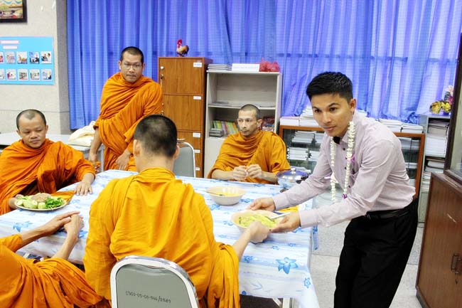 โครงการสืบสานประเพณีวันสงกรานต ์ วันอังคารที่ 9 เมษายน 2556 เวลา 08.30 - 13.00 น. ณ ห้องแหล่งการเรียนรู้ คณะศึกษาศาสตร์ มหาวิทยาลัยทักษิณ ภาพที่ 200