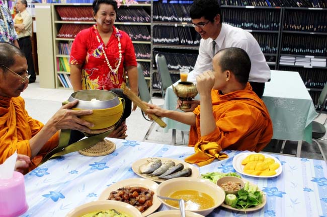 โครงการสืบสานประเพณีวันสงกรานต ์ วันอังคารที่ 9 เมษายน 2556 เวลา 08.30 - 13.00 น. ณ ห้องแหล่งการเรียนรู้ คณะศึกษาศาสตร์ มหาวิทยาลัยทักษิณ ภาพที่ 203