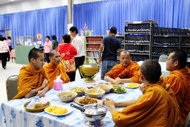 โครงการสืบสานประเพณีวันสงกรานต ์ วันอังคารที่ 9 เมษายน 2556 เวลา 08.30 - 13.00 น. ณ ห้องแหล่งการเรียนรู้ คณะศึกษาศาสตร์ มหาวิทยาลัยทักษิณ ภาพที่ 204