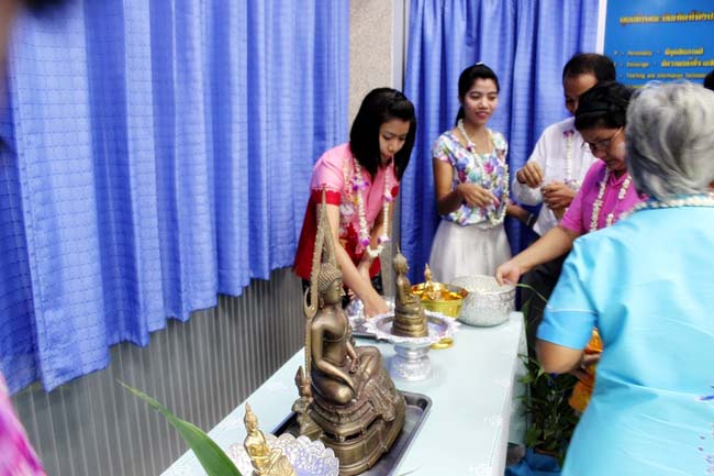 โครงการสืบสานประเพณีวันสงกรานต ์ วันอังคารที่ 9 เมษายน 2556 เวลา 08.30 - 13.00 น. ณ ห้องแหล่งการเรียนรู้ คณะศึกษาศาสตร์ มหาวิทยาลัยทักษิณ ภาพที่ 209