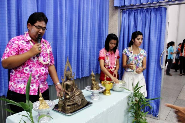 โครงการสืบสานประเพณีวันสงกรานต ์ วันอังคารที่ 9 เมษายน 2556 เวลา 08.30 - 13.00 น. ณ ห้องแหล่งการเรียนรู้ คณะศึกษาศาสตร์ มหาวิทยาลัยทักษิณ ภาพที่ 211