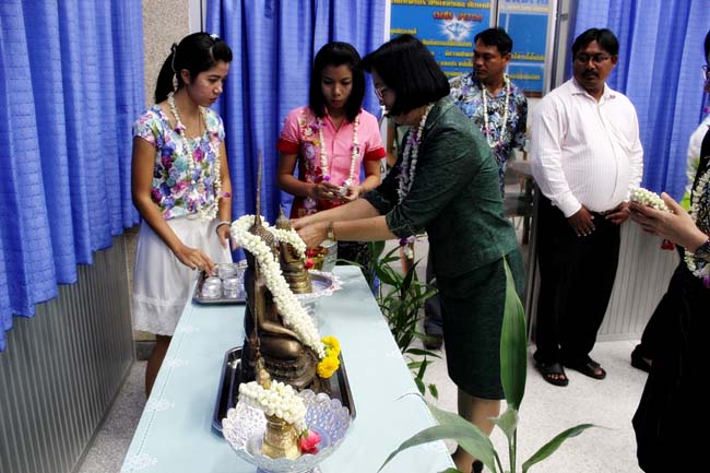โครงการสืบสานประเพณีวันสงกรานต ์ วันอังคารที่ 9 เมษายน 2556 เวลา 08.30 - 13.00 น. ณ ห้องแหล่งการเรียนรู้ คณะศึกษาศาสตร์ มหาวิทยาลัยทักษิณ ภาพที่ 221