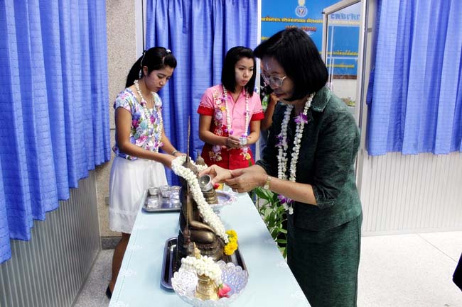 โครงการสืบสานประเพณีวันสงกรานต ์ วันอังคารที่ 9 เมษายน 2556 เวลา 08.30 - 13.00 น. ณ ห้องแหล่งการเรียนรู้ คณะศึกษาศาสตร์ มหาวิทยาลัยทักษิณ ภาพที่ 223